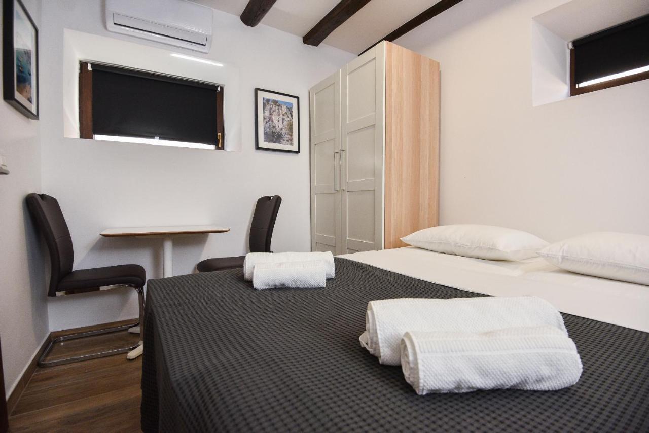 Old Town Inn بولا المظهر الخارجي الصورة
