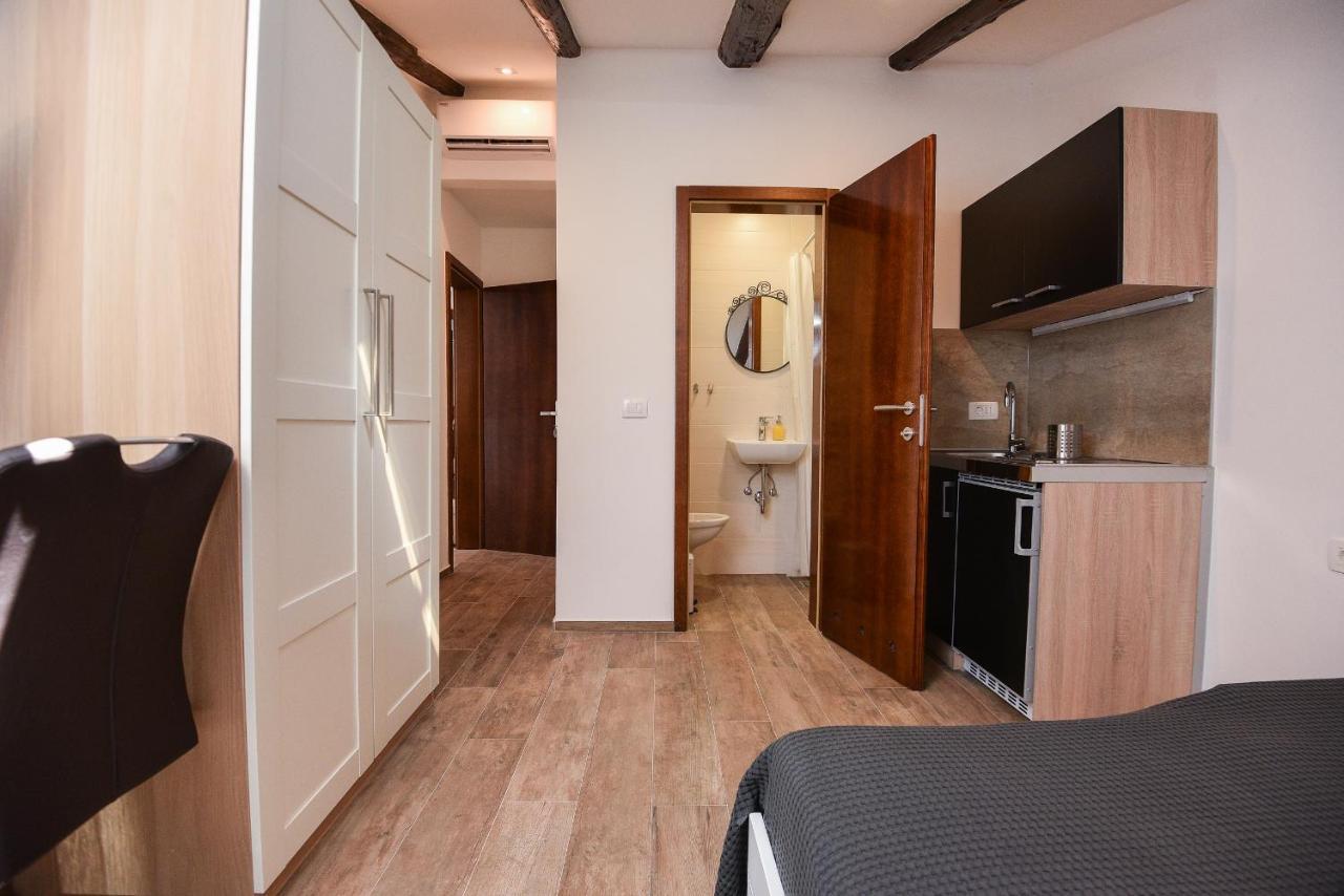 Old Town Inn بولا المظهر الخارجي الصورة
