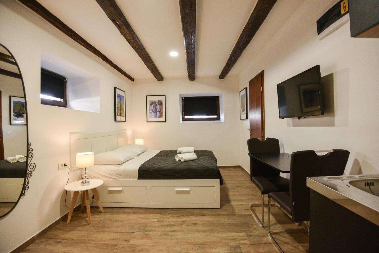 Old Town Inn بولا المظهر الخارجي الصورة